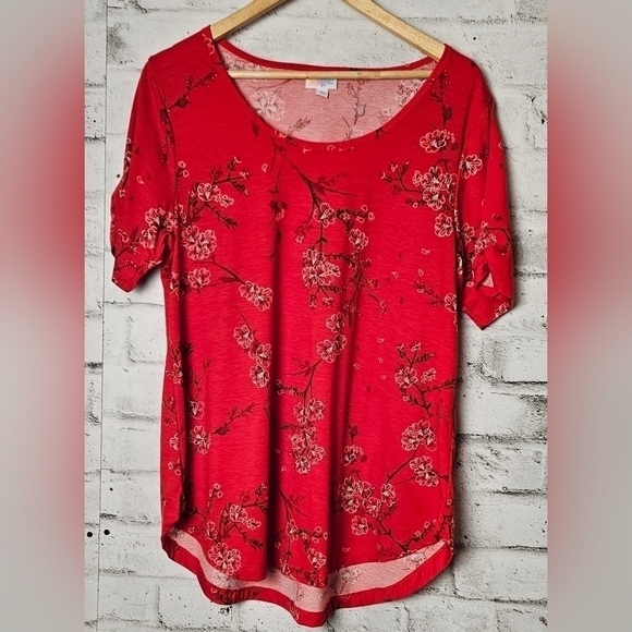 Lularoe Morgan Red Floral Print T-Shirt Ruched Sleeve NWOT - Picture 1 of 6